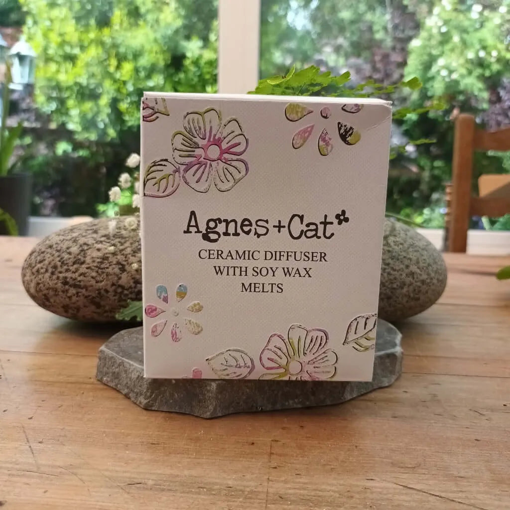 Agnes and Cat Ceramic Diffuser Gift Set with Soy Wax Melts - Agnes+Cat Home & Garden > Decor > Home Fragrance Accessories > Candle & Oil Warmers > Wax Melt Burners > Wax & Oil Burners Gift Sets > Ceramic Diffuser Gift Set with Soy Wax Melts > Agnes+Cat Gift Sets emmy-jane-boutique.myshopify.com