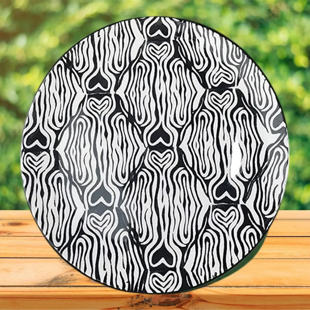 Ceramic Side Plates Modern Black & White Heart Design  20cm