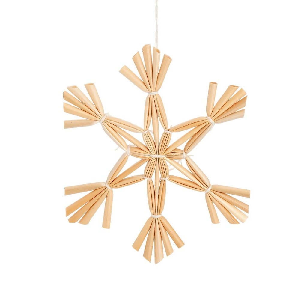 Emmy Jane Boutique -Natural Christmas Tree Decorations - Straw Snowflake Hanging Decoration - Set of 4. Set of four small straw snowflake hanging decoration sets will bring on-trend style to your Christmas decor. This unique handcrafted Christmas decoration set features a colourway of heart-warming hues.