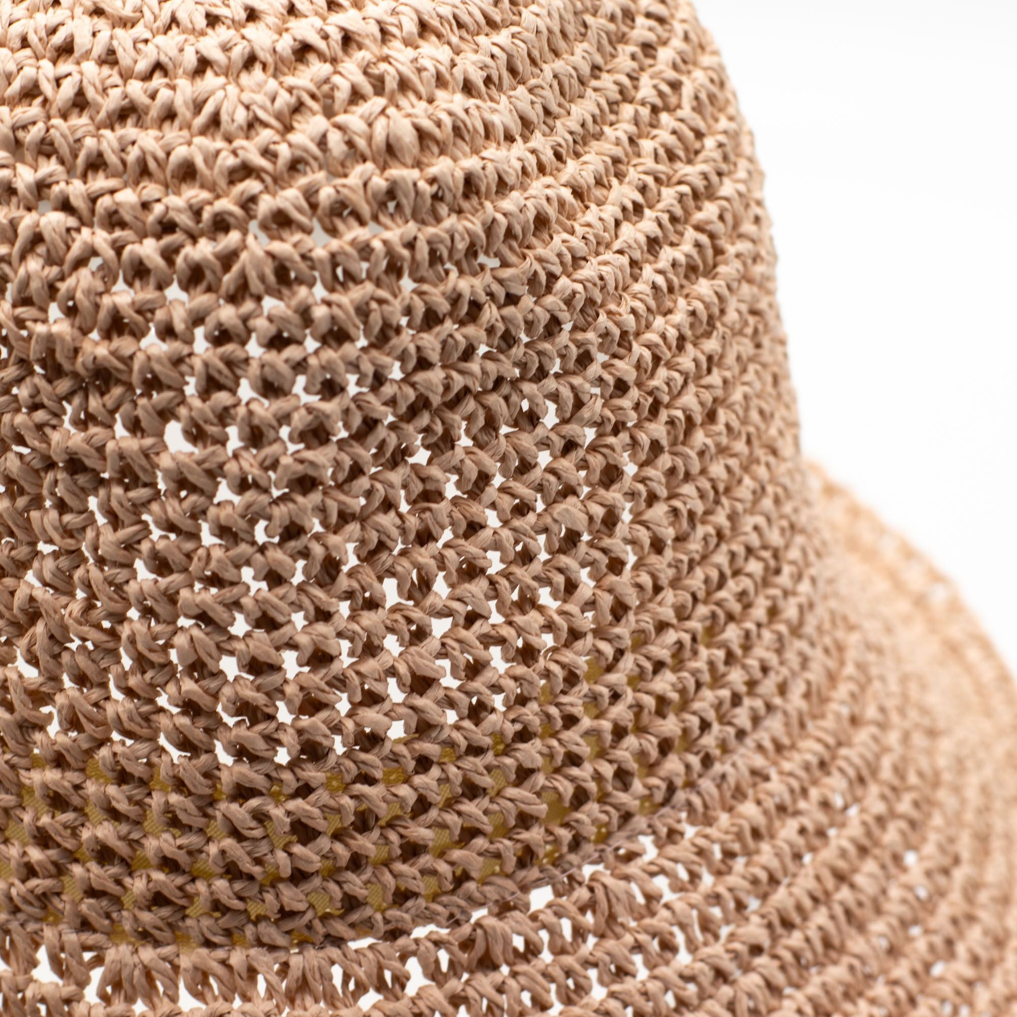 wide brim straw hat