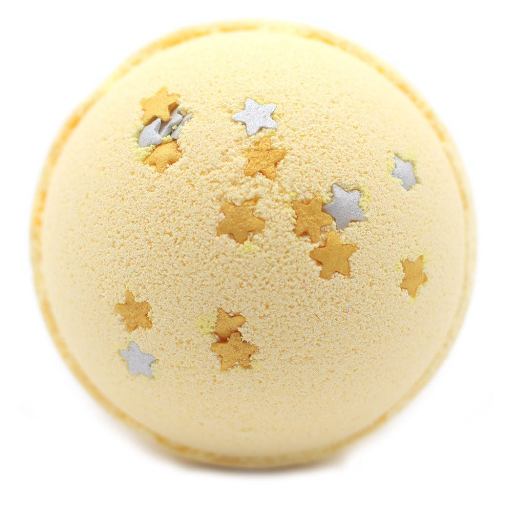 Christmas Bath Bombs - Stars Snowflakes Holly & Reindeer - Xmas Gift. Make bath time that little bit more special with our Funky Bath Bombs. Made with the best ingredients, and each bath bomb weighing in at a whopping 180+ grams, these bath bombs are truly funky and fun. We have a great selection for you to choose from, all of which are scrumptiously scented and lavishly decorated. They are ideal for giving as a gift or just for buying as a little treat.