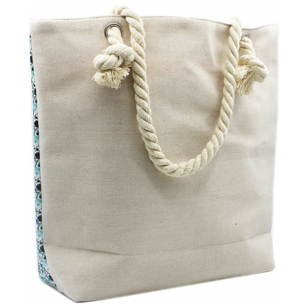 Emmy Jane - Large Beach Bag - Rope Handled Mandela Shopper Bag - Blue Shades. This charmingly patterned Mandala Bag is large enough for storing all of your essentials. This attractive bag has a small pocket inside, two shoulder straps, and a fastening at the top with a zip. Perfect for shopping and also for the beach.